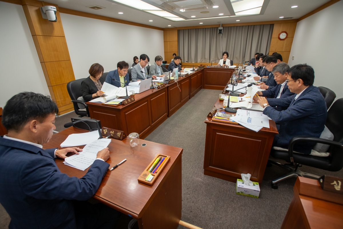 20230907-011[_P7U9728-제270회 임시회 기획행정위원회 조례안 심사 활동.JPG