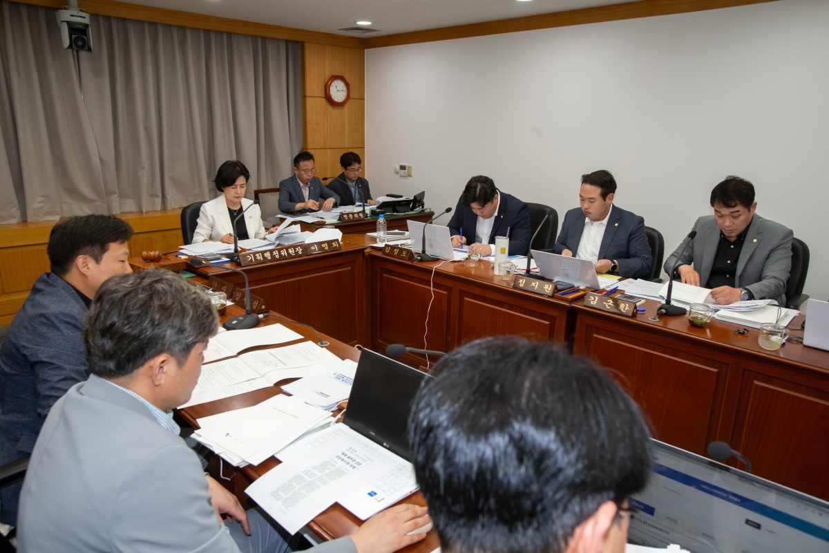 20230907-012[_P7U9729-제270회 임시회 기획행정위원회 조례안 심사 활동.JPG