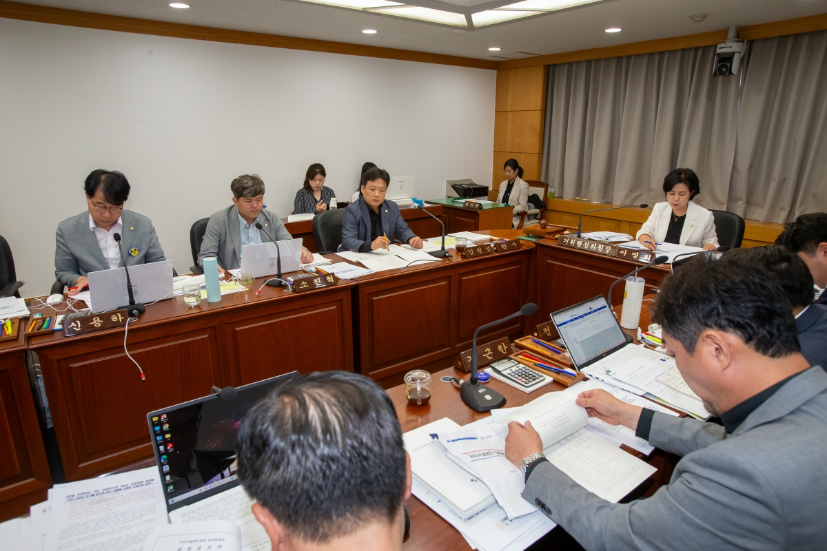 20230907-013[_P7U9732-제270회 임시회 기획행정위원회 조례안 심사 활동.JPG