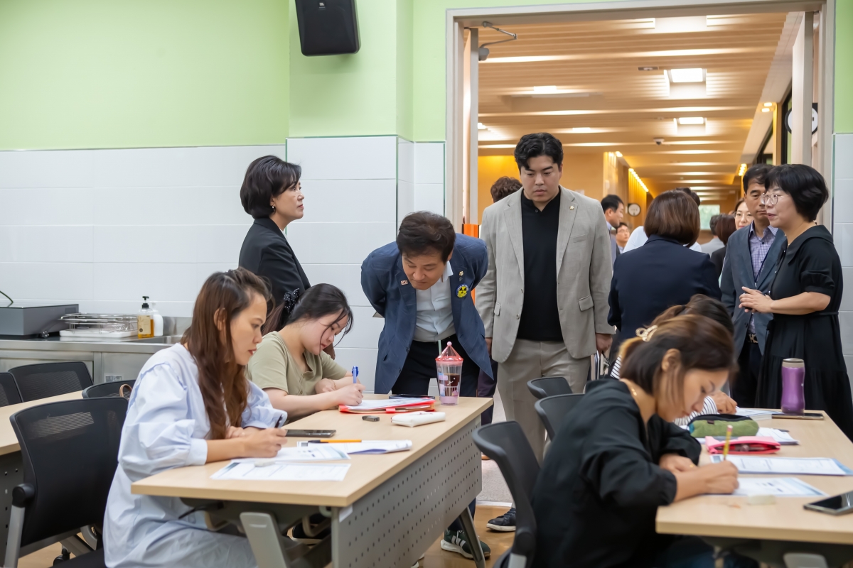 20230913-032[_P7U0608-제270회 임시회 기획행정위원회 구미시 가족행복플라자 현장방문.JPG