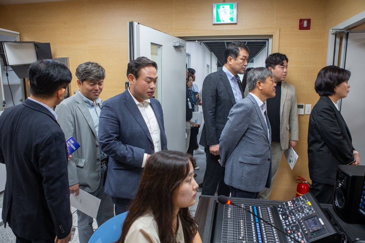 20230913-023[_P7U0580-제270회 임시회 기획행정위원회 구미영상미디어센터 현장방문.JPG
