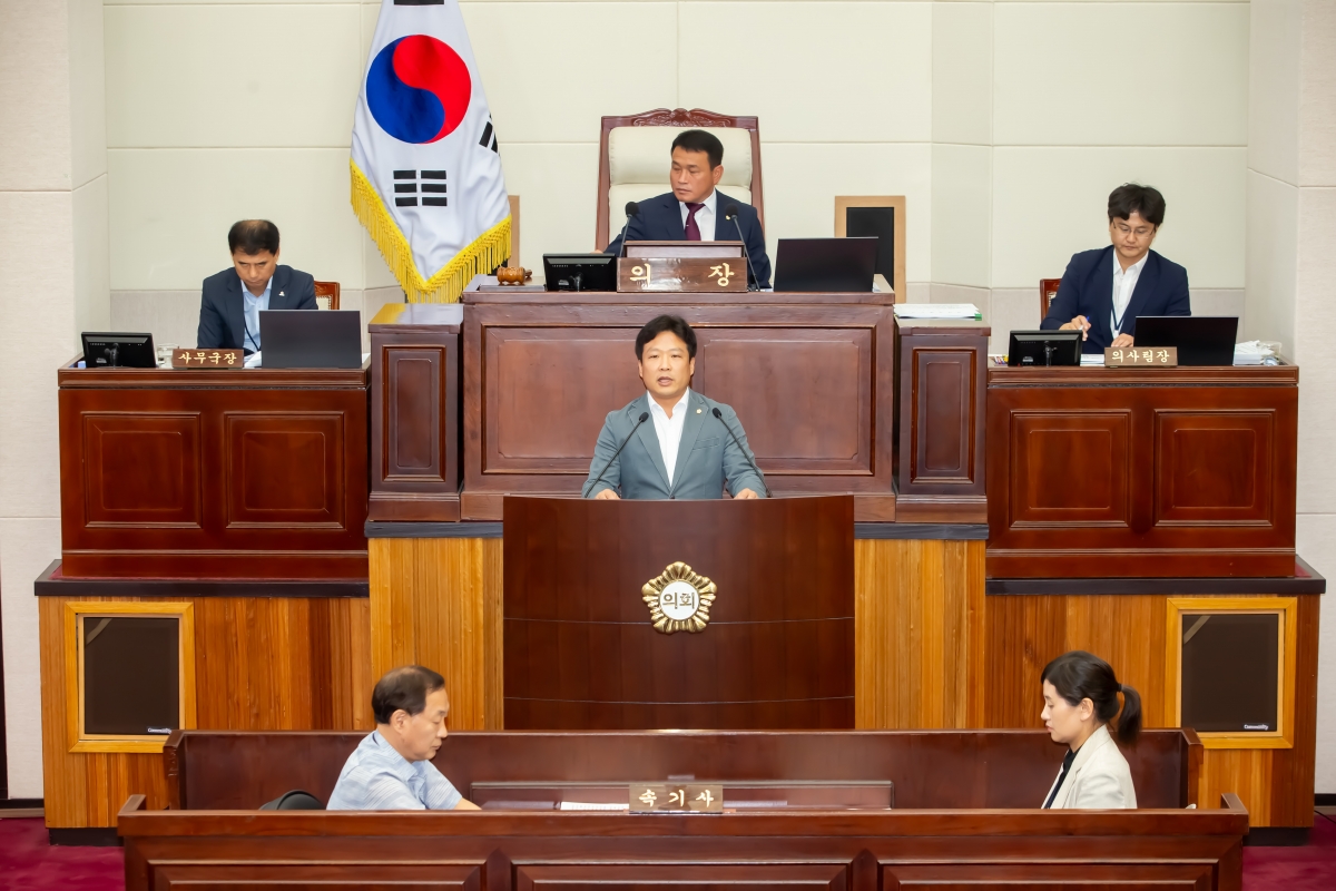 20230914-036[_P7U0832-제270회 임시회 제2차 본회의시 김원섭 기획행정위원회 간사 상임위원회 활동결과보고.JPG