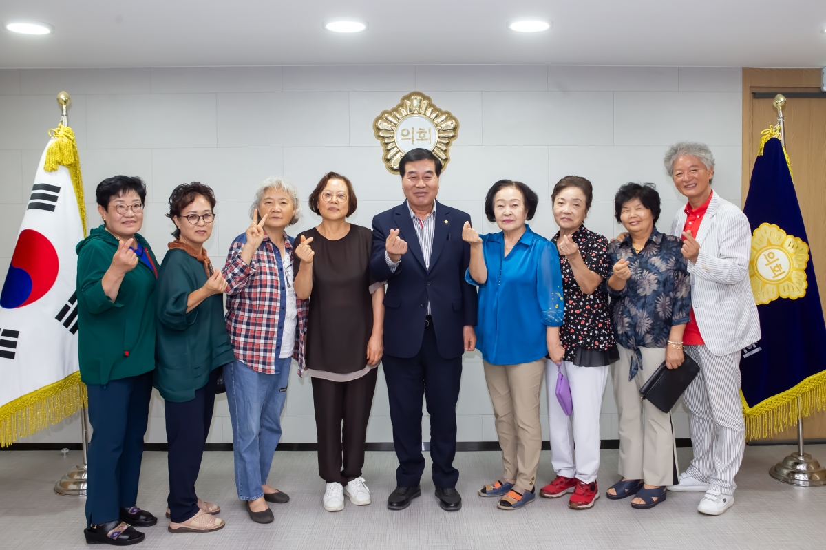 20230921-033[_P7U1900-장천면민 일행 의장실 방문.JPG