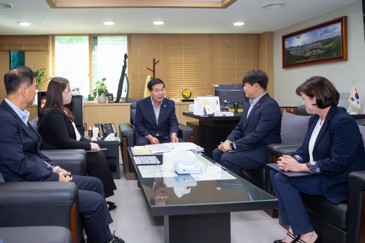 20230922-009[_P7U1932-구미시의회 신규 공무원 임용장 수여식.JPG