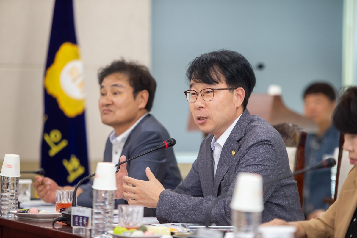 20231011-027[_P7U3276-의원연구단체 자치법규 연구회 문경시의회 방문.JPG