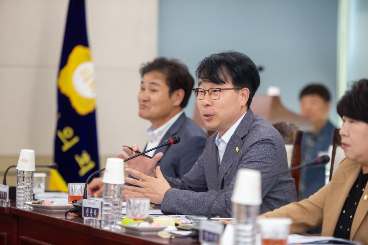 20231011-026[_P7U3275-의원연구단체 자치법규 연구회 문경시의회 방문.JPG