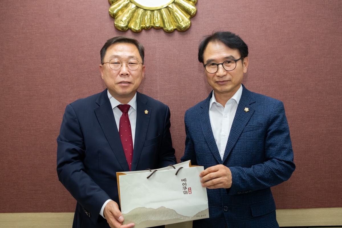 20231011-018[_P7U3250-의원연구단체 자치법규 연구회 문경시의회 방문.JPG