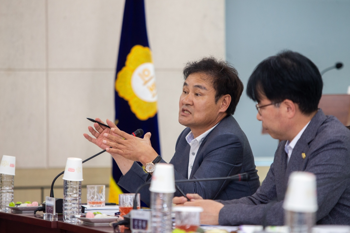 20231011-023[_P7U3262-의원연구단체 자치법규 연구회 문경시의회 방문.JPG