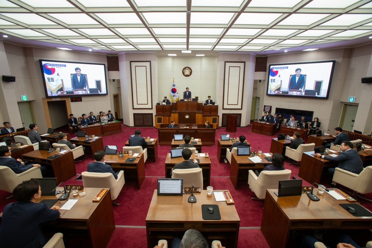 20231016-013[_P7U4286-제271회 임시회 제1차 본회의시 안주찬 의장 회의주재.JPG
