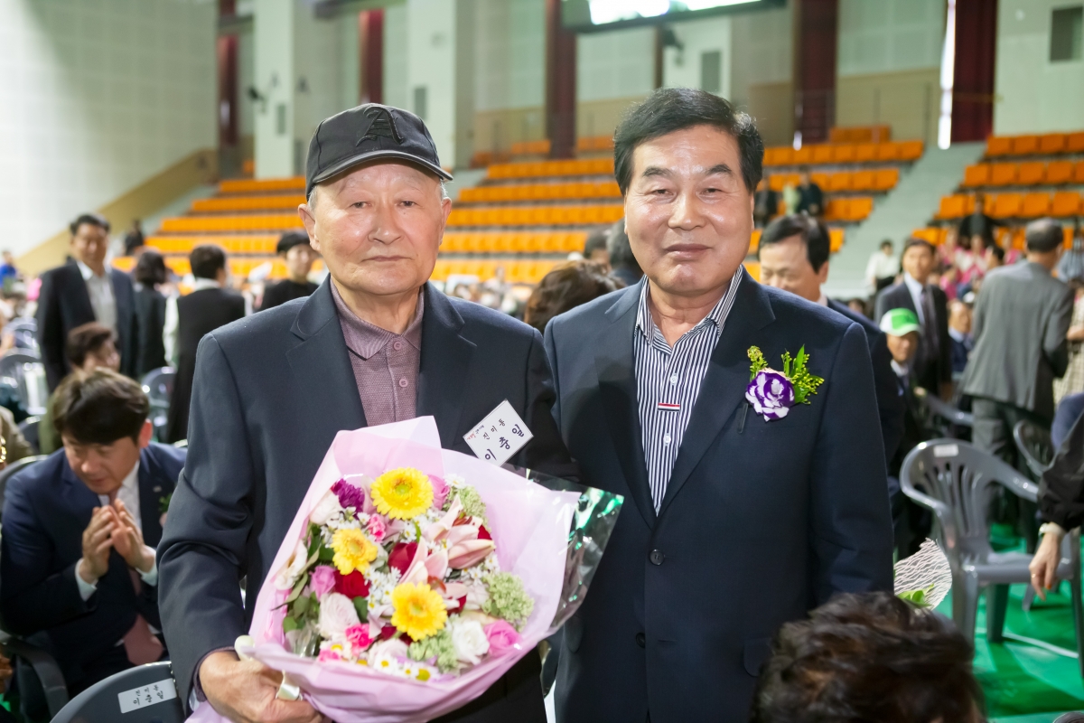 20231013-032[_P7U3736-제27회 노인의 날 기념식.jpg