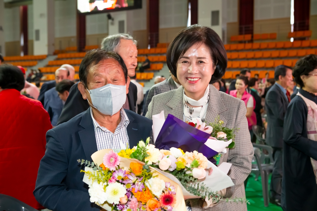 20231013-023[_P7U3710-제27회 노인의 날 기념식.jpg