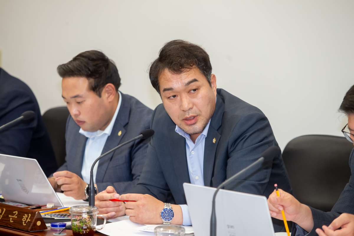 20231017-039[_P7U4454-제271회 임시회 기획행정위원회 조례안 심사활동.JPG
