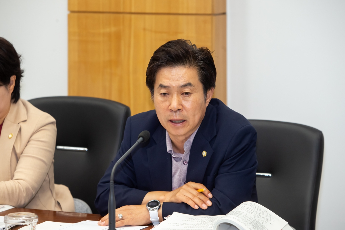20231018-009[_P7U4505-제271회 임시회 산업건설위원회 2024년도 주요업무계획안 심사활동.jpg