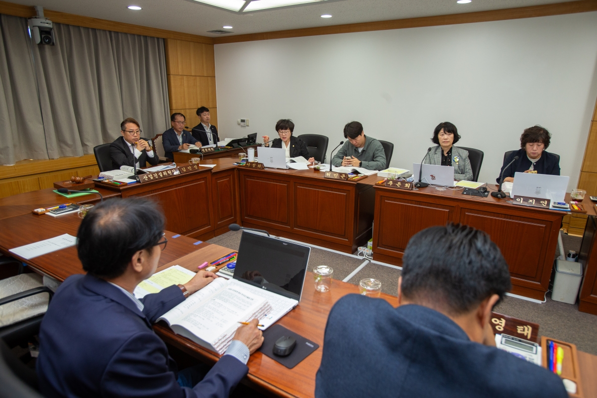20231018-004[_P7U4512-제271회 임시회 산업건설위원회 2024년도 주요업무계획안 심사활동.jpg
