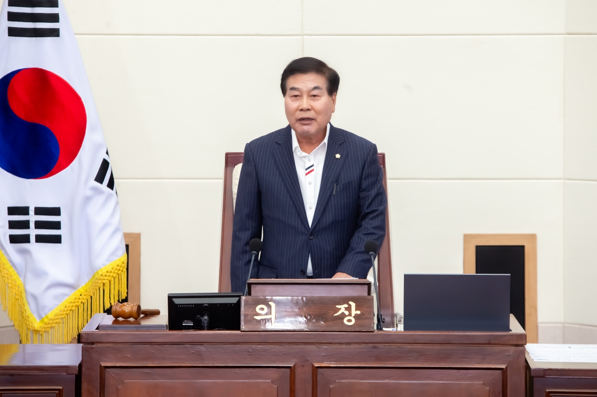 20231025-007[_P7U5771-제271회 임시회 제2차 본회의시 안주찬 의장 회의주재.jpg
