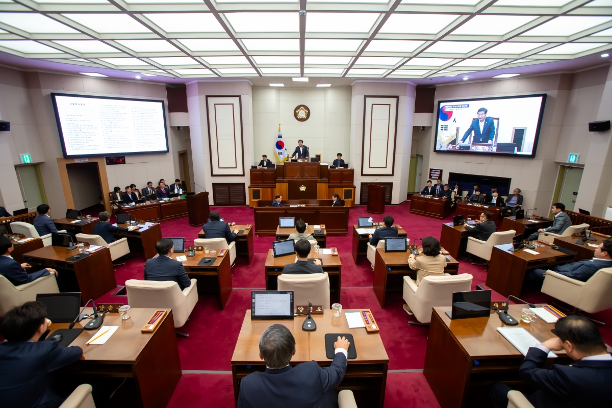 20231025-029[_P7U5860-제271회 임시회 제2차 본회의시 안주찬 의장 회의주재.jpg