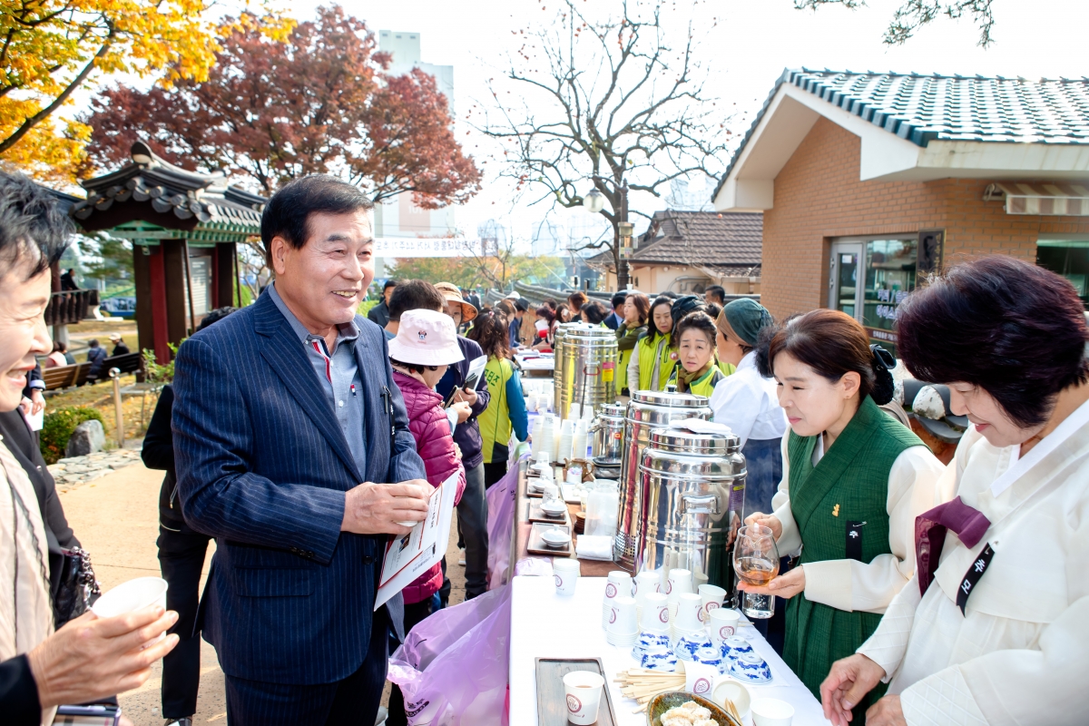 20231026-005[_P7U6009-박정희대통령 서거 44주기 추모제 및 추도식.jpg
