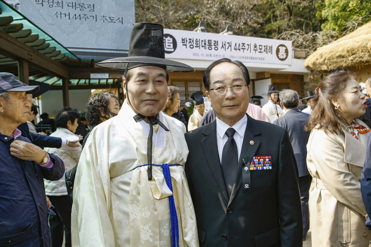 20231026-041[_P7U6132-박정희대통령 서거 44주기 추모제 및 추도식.jpg