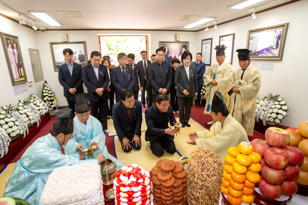 20231026-023[_P7U6080-박정희대통령 서거 44주기 추모제 및 추도식.jpg