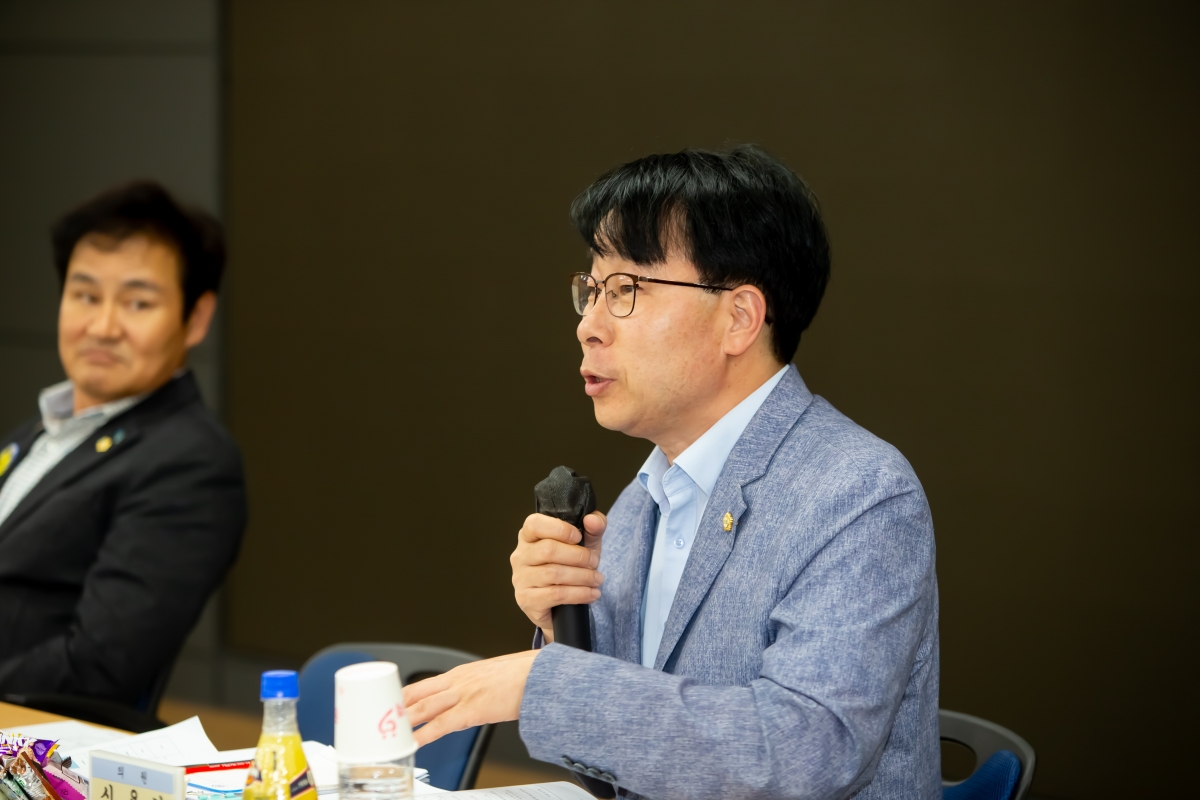 20231020-032[_P7U4744-의원연구단체 자치법규연구회 강평회.jpg