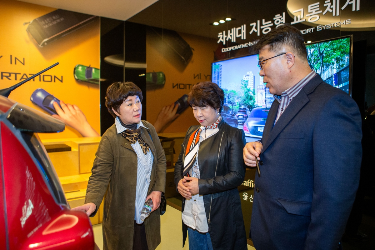 20231023-092[_P7U5521-제271회 임시회 산업건설위원회 울산광역시 교통관리센터 비교건학.jpg