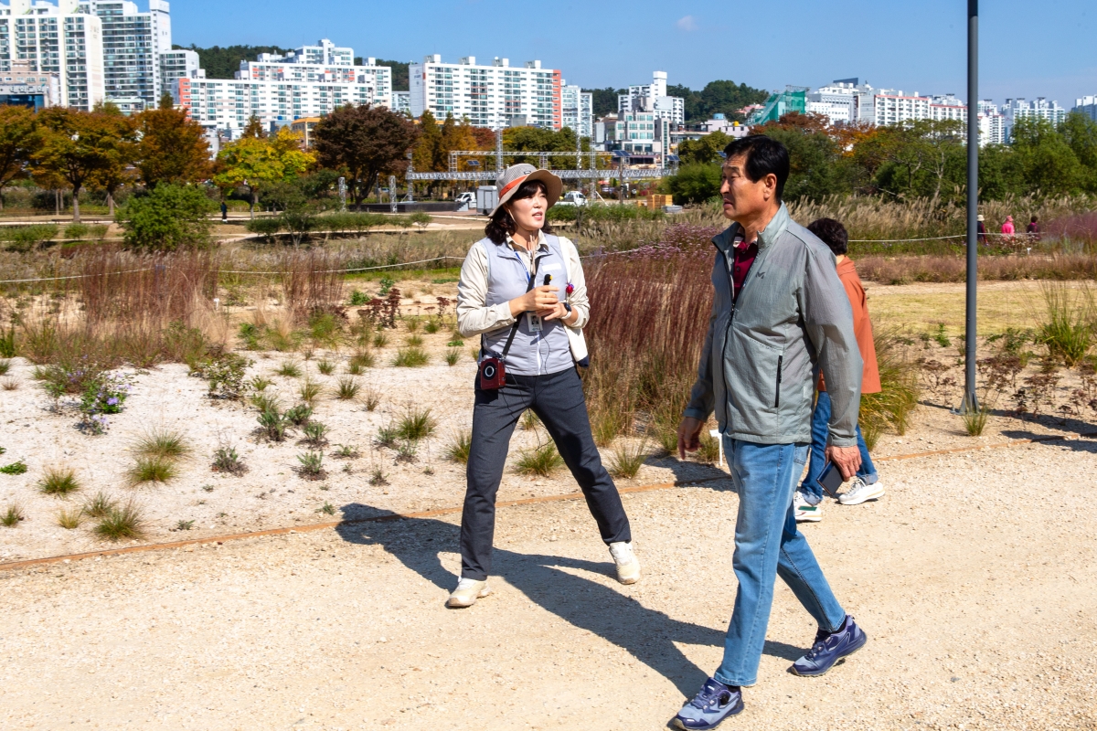 20231024-015[_P7U5707-제271회 임시회 산업건설위원회 울산광역시 태화강 국가정원 비교건학.jpg