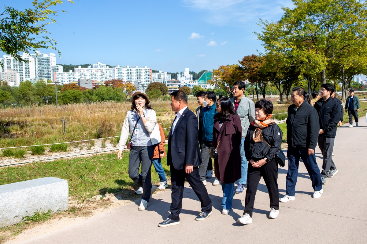20231024-011[_P7U5697-제271회 임시회 산업건설위원회 울산광역시 태화강 국가정원 비교건학.jpg