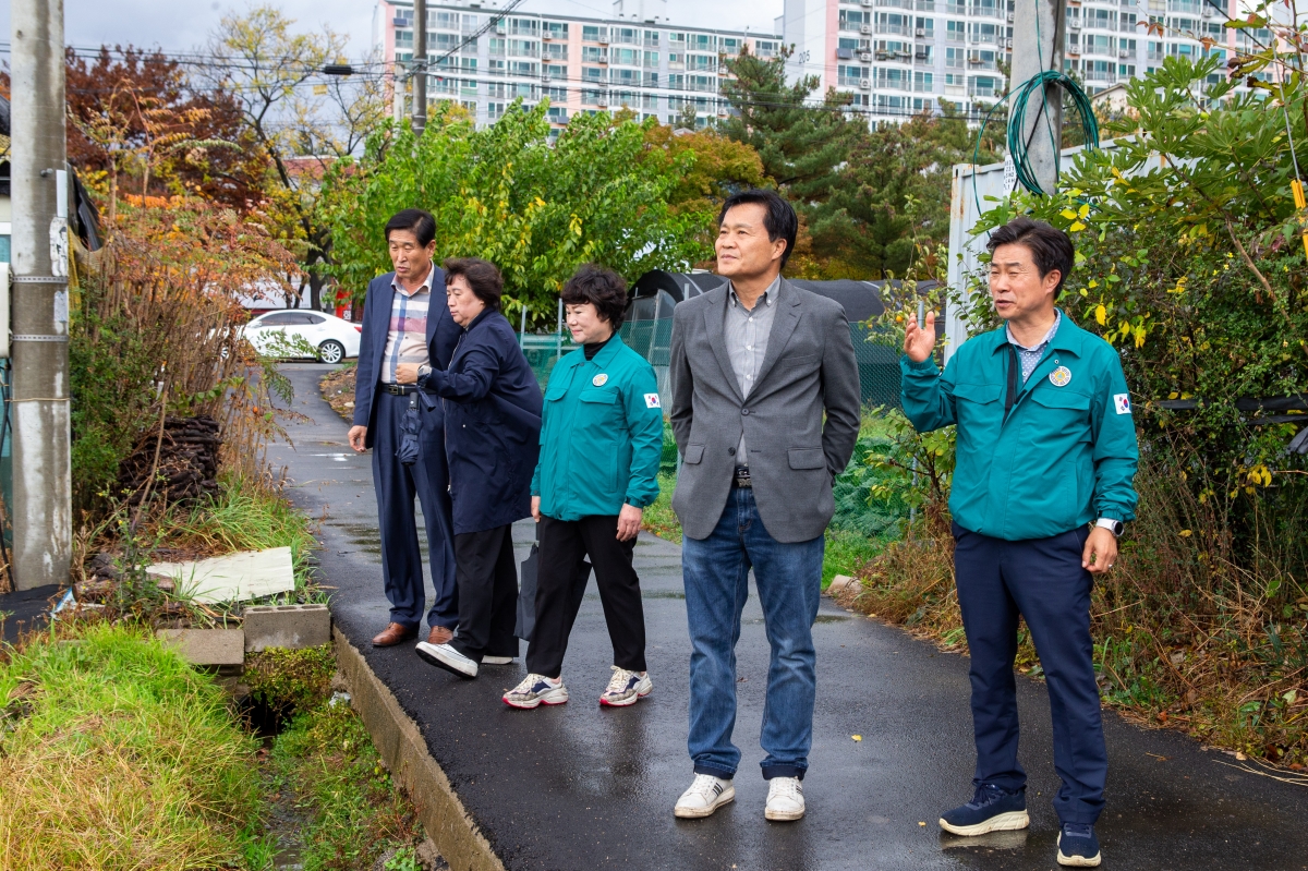 20231106-011[_P7U7917-신공항이전지원특별위원회 소음실사를 위한 대구광역시 동구  아라어린이공원 부근 현장 방문.jpg