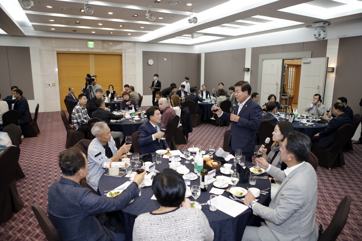 20231020-093[_P7U5024 복사-왕산 허위 선생 후손 초청 환영 만찬.jpg