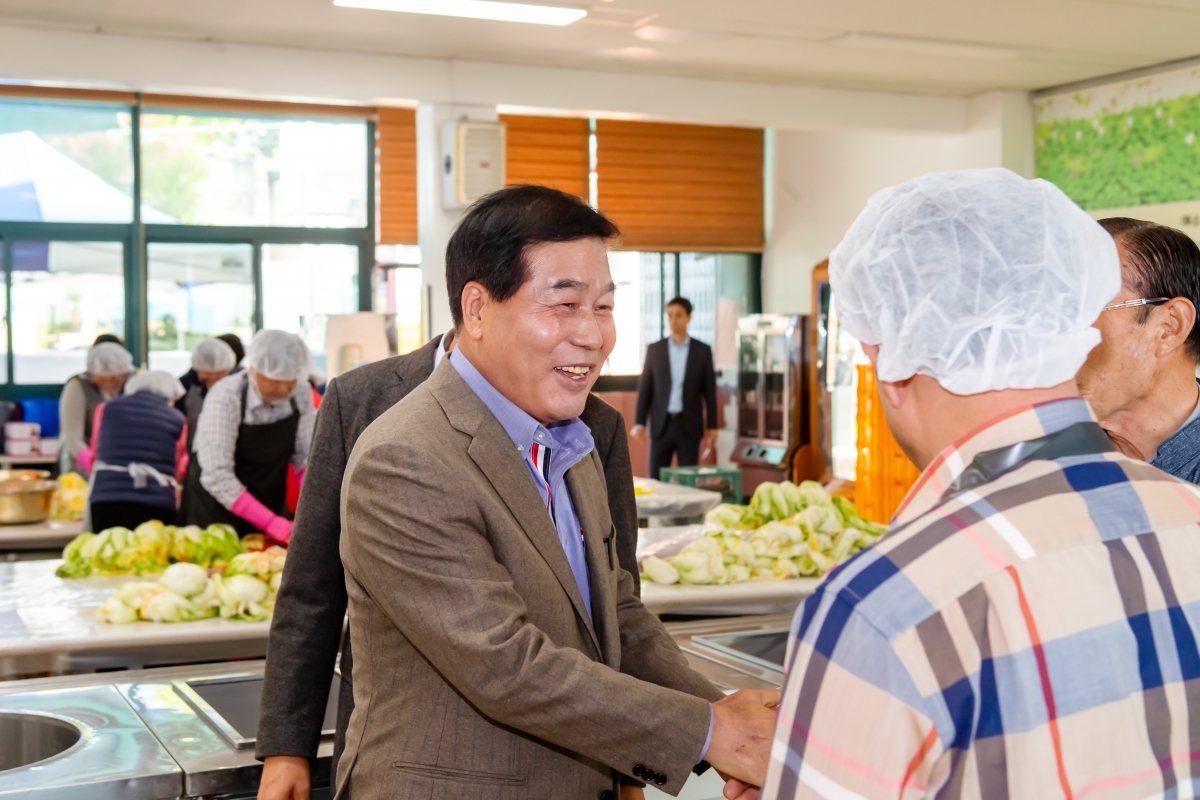 20231031-001[_P7U7021-2023 상모교회 사랑의 김치나누기.jpg