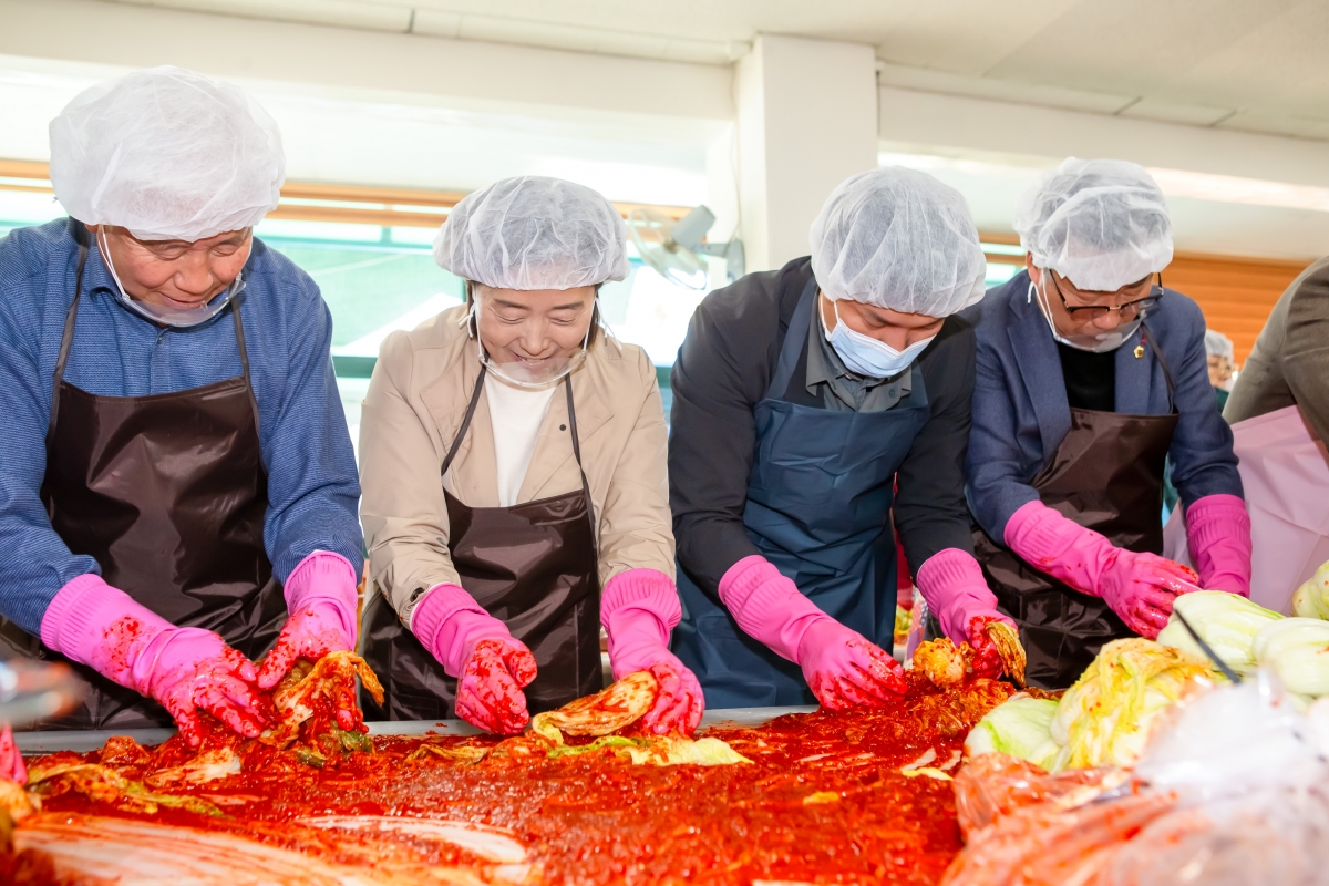 20231031-008[_P7U7045-2023 상모교회 사랑의 김치나누기.jpg