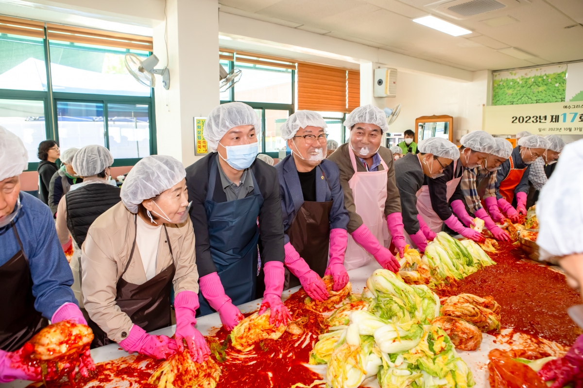20231031-010[_P7U7049-2023 상모교회 사랑의 김치나누기.jpg