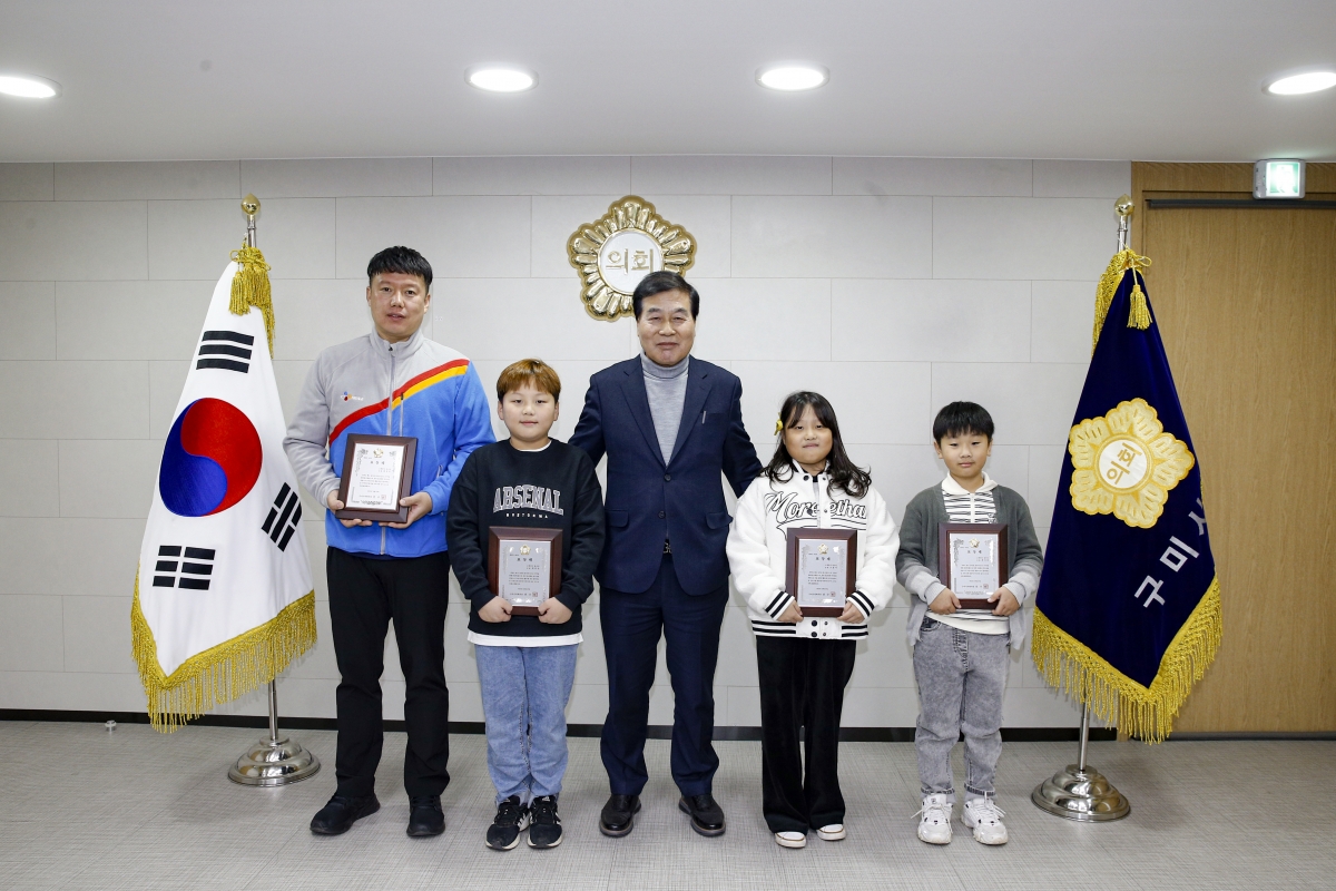 20231115-007[_P7U8960 복사-의정유공자표창 수여식.jpg