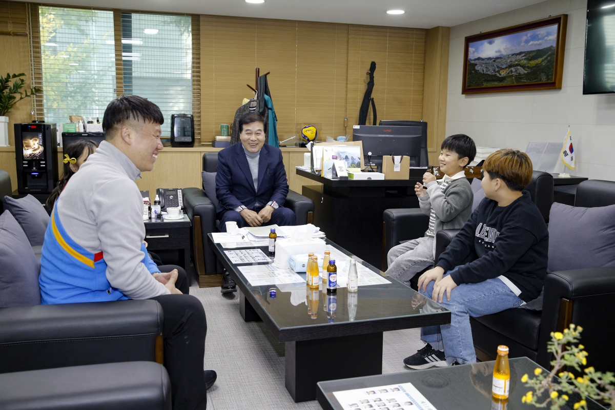 20231115-009[_P7U8971 복사-의정유공자표창 수여식.jpg