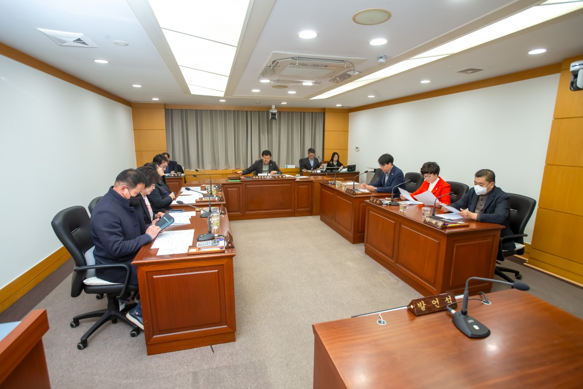 20231120-006[_P7U9479-폐회중 의회운영위원회 활동.jpg