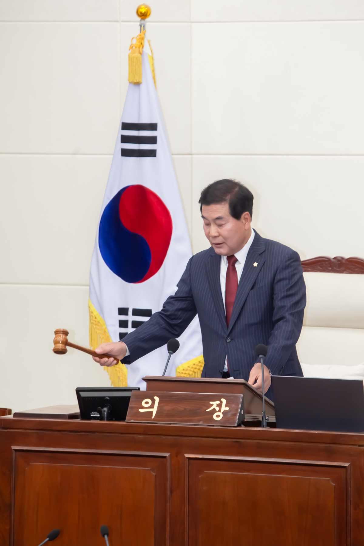 20231127-011[_P7U0641-제272회 제2차 정례회 제1차 본회의시 안주찬 의장 회의주재.jpg
