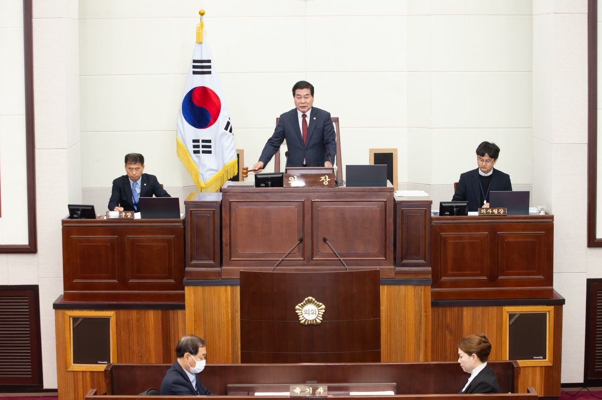 20231127-013[_P7U0672-제272회 제2차 정례회 제1차 본회의시 안주찬 의장 회의주재.jpg