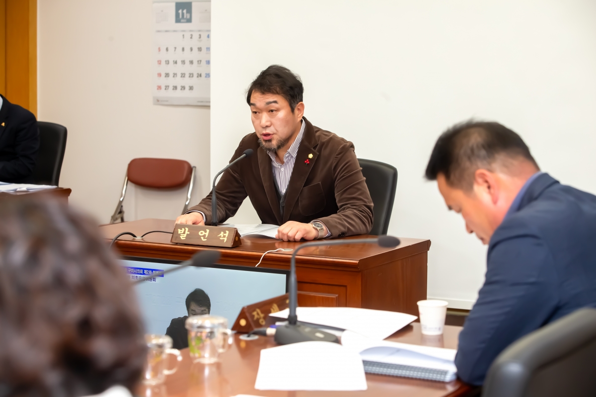 20231128-003[_P7U0722-제272회 제2차 정례회시 의회운영위원회 조례안 심사활동.jpg