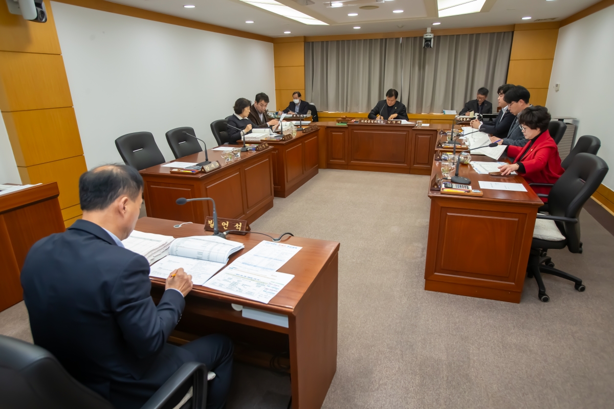 20231129-026[_P7U1157-제272회 제2차 정례회 의회운영위원회 소관 2024년도 예산안 및 기금운용계획안 예비삼사 활동.jpg