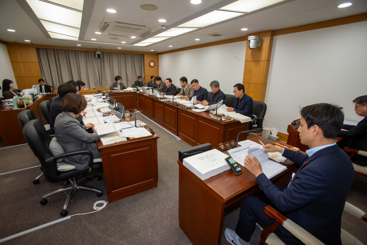 20231204-002[_P7U1837-제272회 제2차 정례회 기획행정위원회 소관 2024년도 예산안 및 기금운용계획안 예비심사 활동.jpg