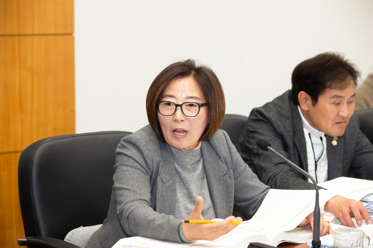 20231130-009[_P7U1452-제272회 제2차 정례회 기획행정위원회 소관 2024년도 예산안 및 기금운용계획안 예비심사 활동.jpg
