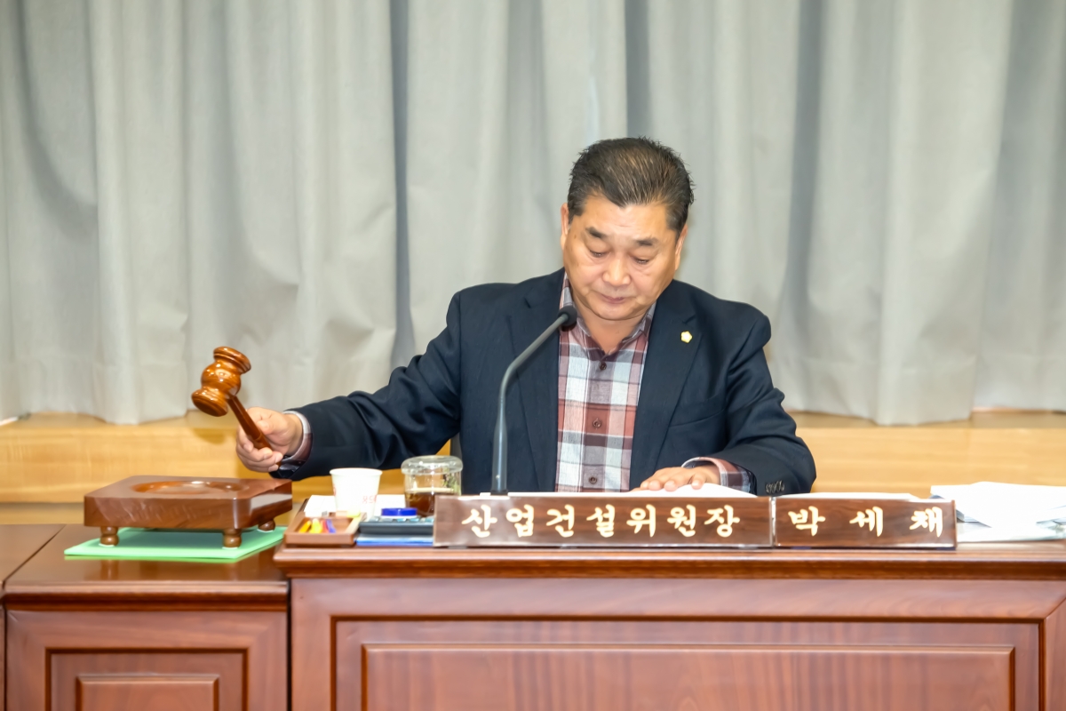 20231128-036[_P7U0832-제272회 제2차 정례회시 산업건설위원회 조례안 심사활동.jpg