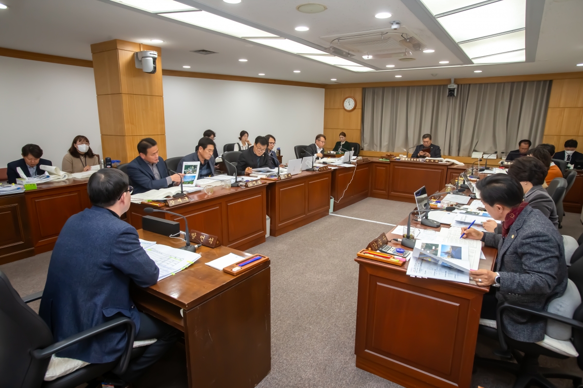20231130-010[_P7U1436-제272회 제2차 정례회 산업건설위원회 소관 2024년도 예산안 및 기금운용계획안 예비심사 활동.jpg