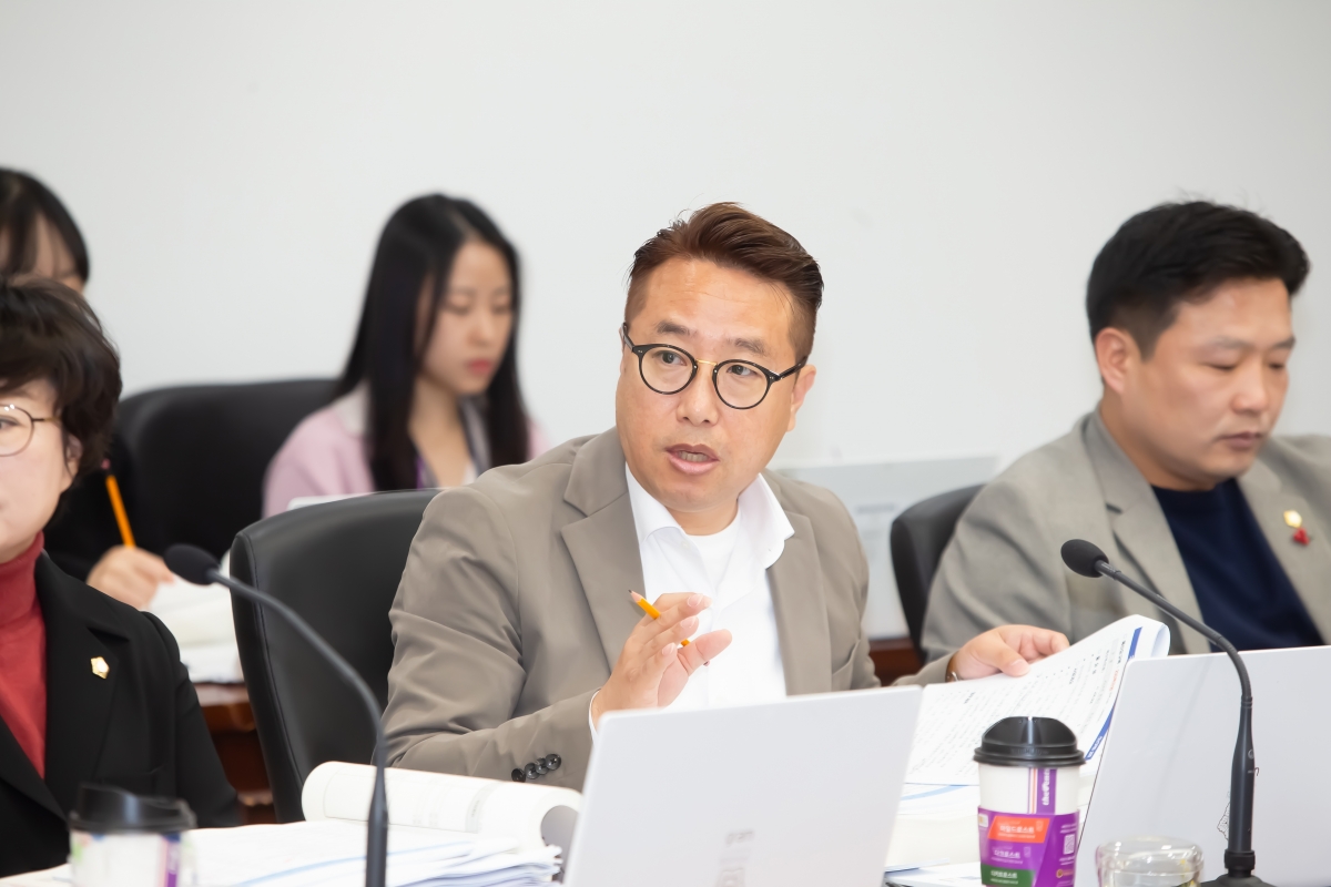 20231206-011[_P7U2109-제272회 제2차 정례회시 예산결산특별위원회 2024년도 예산안 및 기금운용계획안 심사 활동.jpg