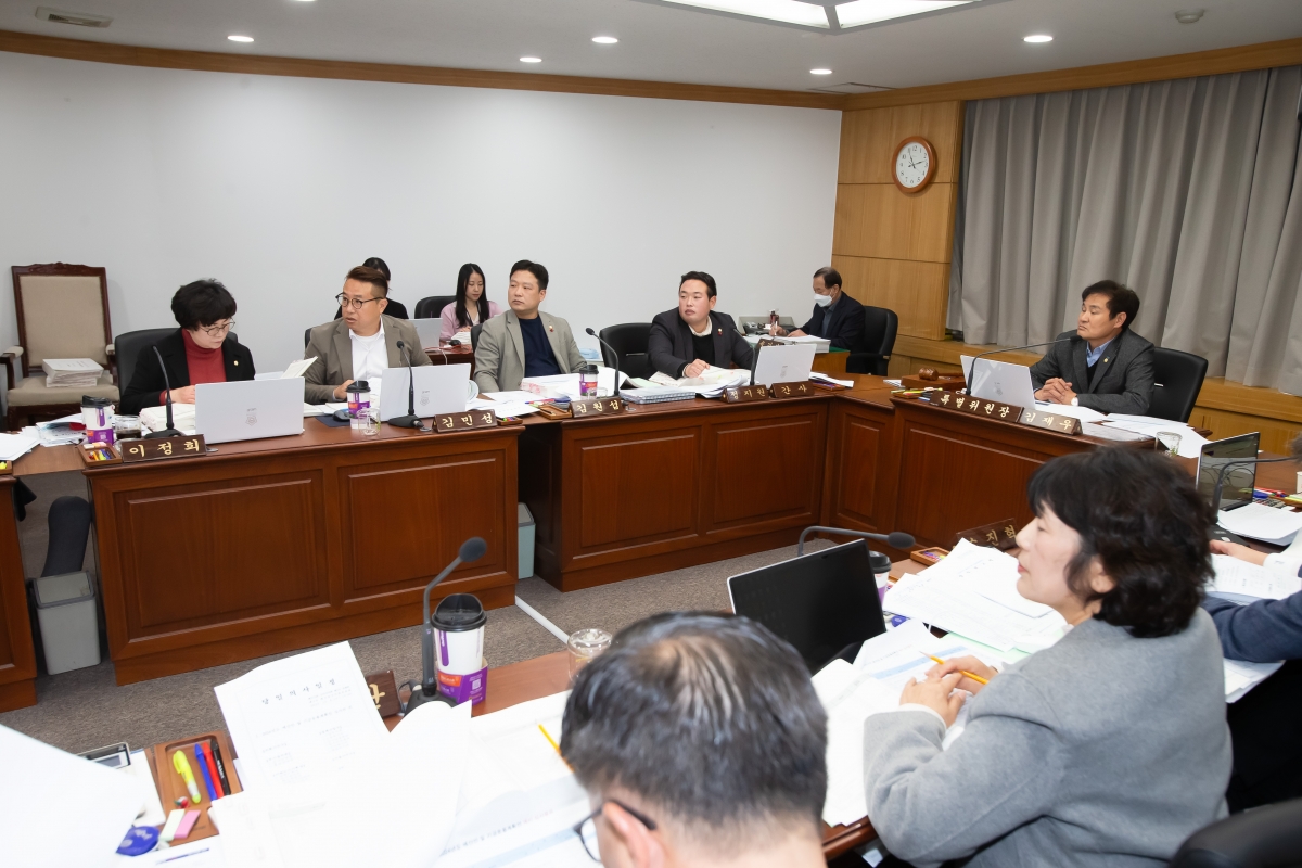20231206-007[_P7U2120-제272회 제2차 정례회시 예산결산특별위원회 2024년도 예산안 및 기금운용계획안 심사 활동.jpg