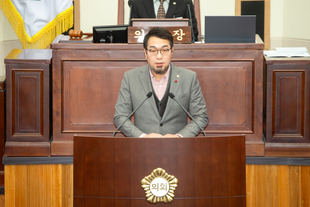 20231213-002[_P7U2880-제272회 제2차 정례회 제2차 본회의시 김근한 의원 5분 자유발언.jpg