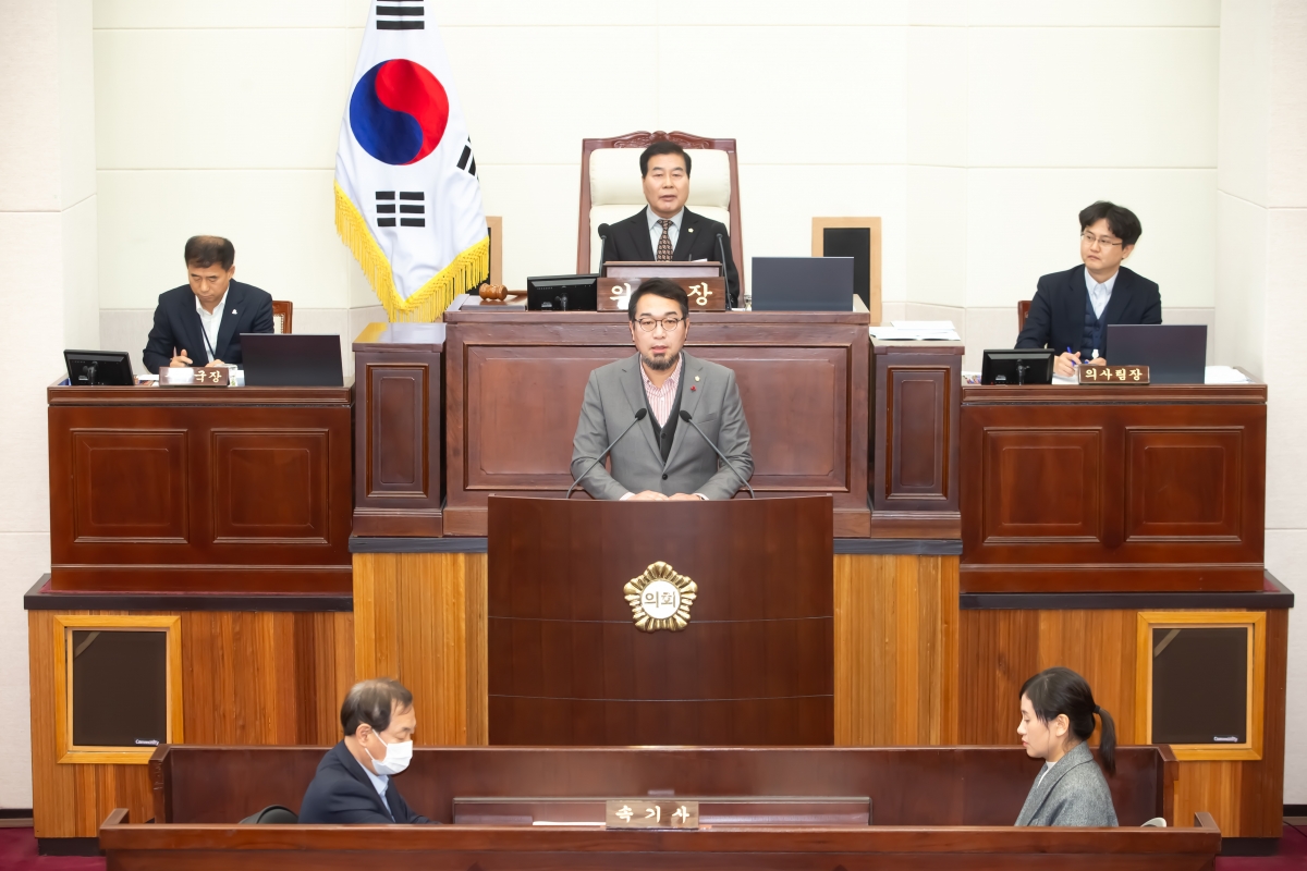 20231213-004[_P7U2887-제272회 제2차 정례회 제2차 본회의시 김근한 의원 5분 자유발언.jpg