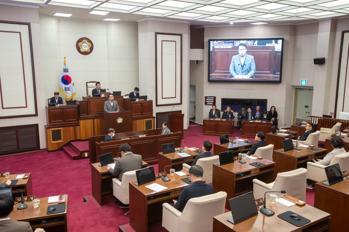 20231213-005[_P7U2894-제272회 제2차 정례회 제2차 본회의시 김근한 의원 5분 자유발언.jpg