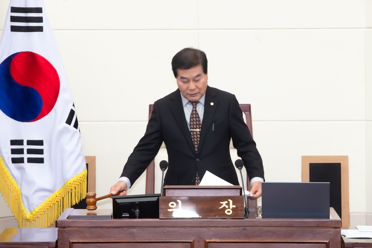 20231213-001[_P7U2876-제272회 제2차 정례회 제2차 본회의시 안주찬 의장 회의주재.jpg
