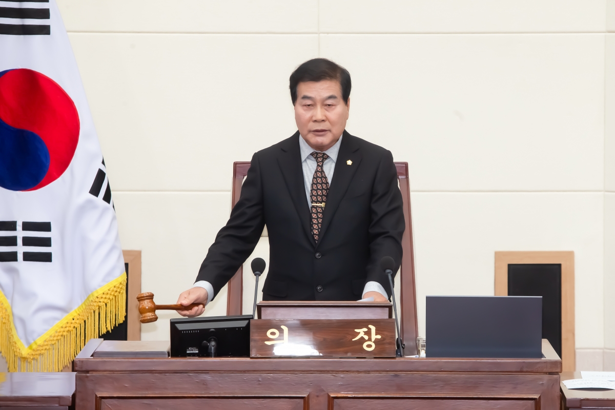 20231213-034[_P7U2990-제272회 제2차 정례회 제2차 본회의시  안주찬 의장 회의주재.jpg